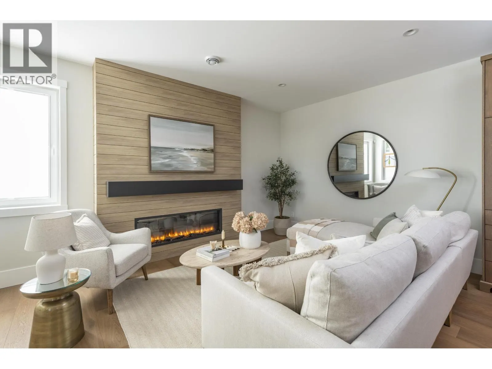 3 4569 ARTHUR DRIVE