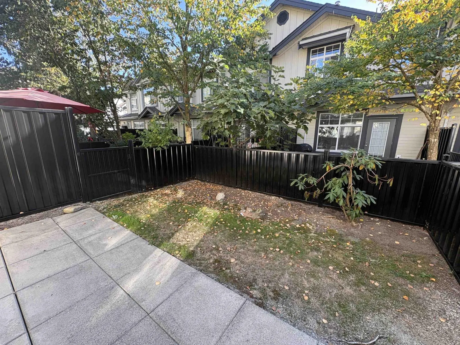22 16588 FRASER HIGHWAY