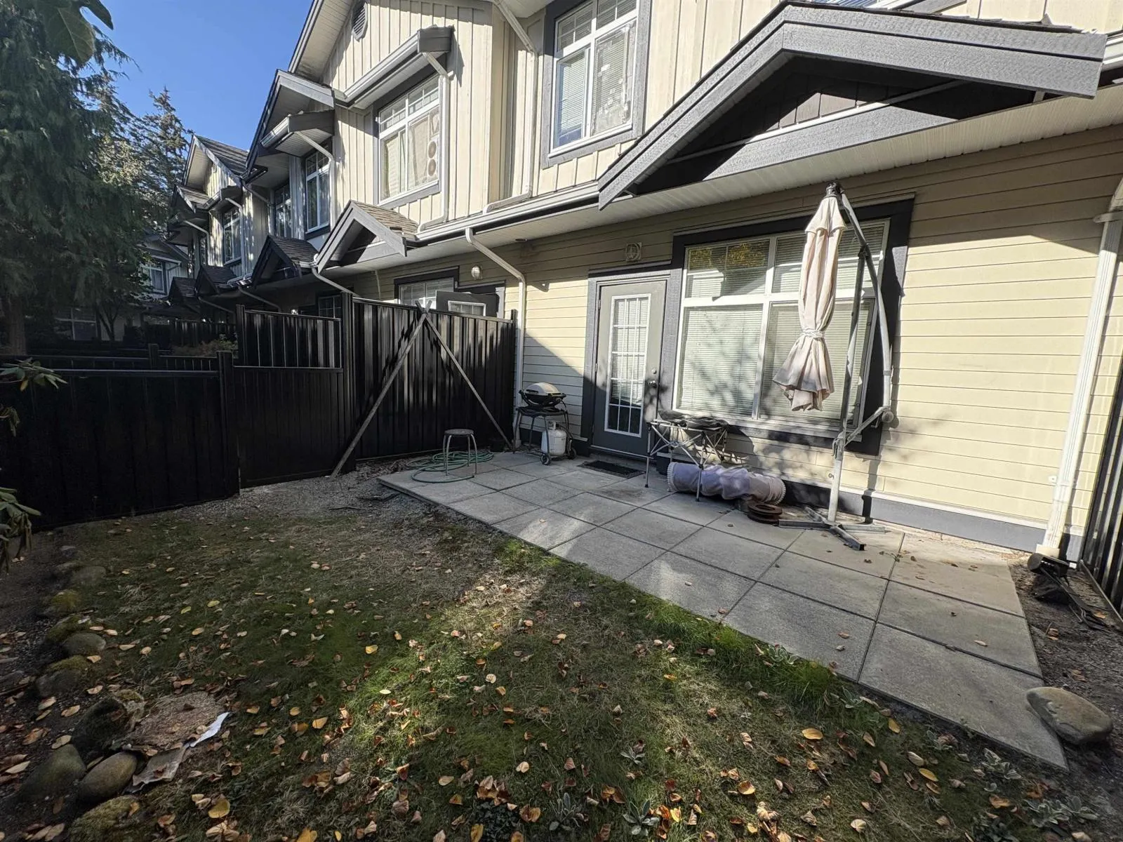 22 16588 FRASER HIGHWAY