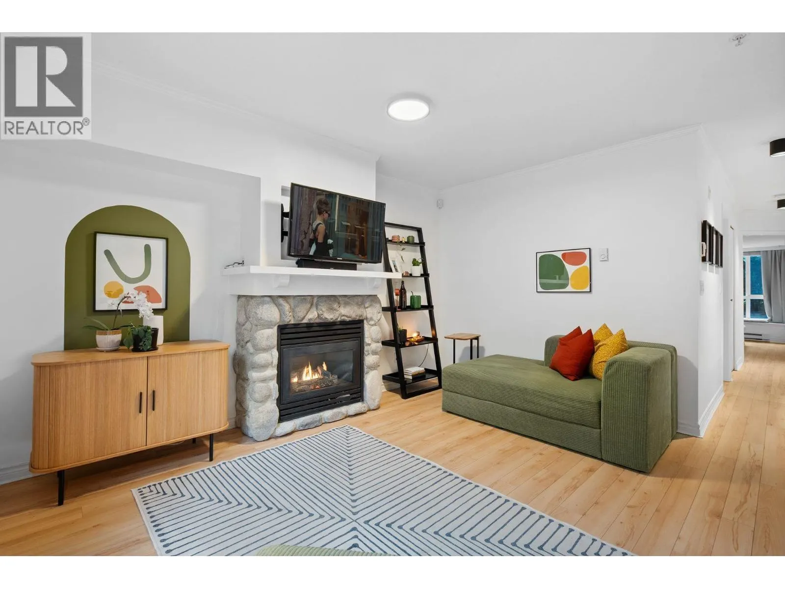 3 1005 LYNN VALLEY ROAD
