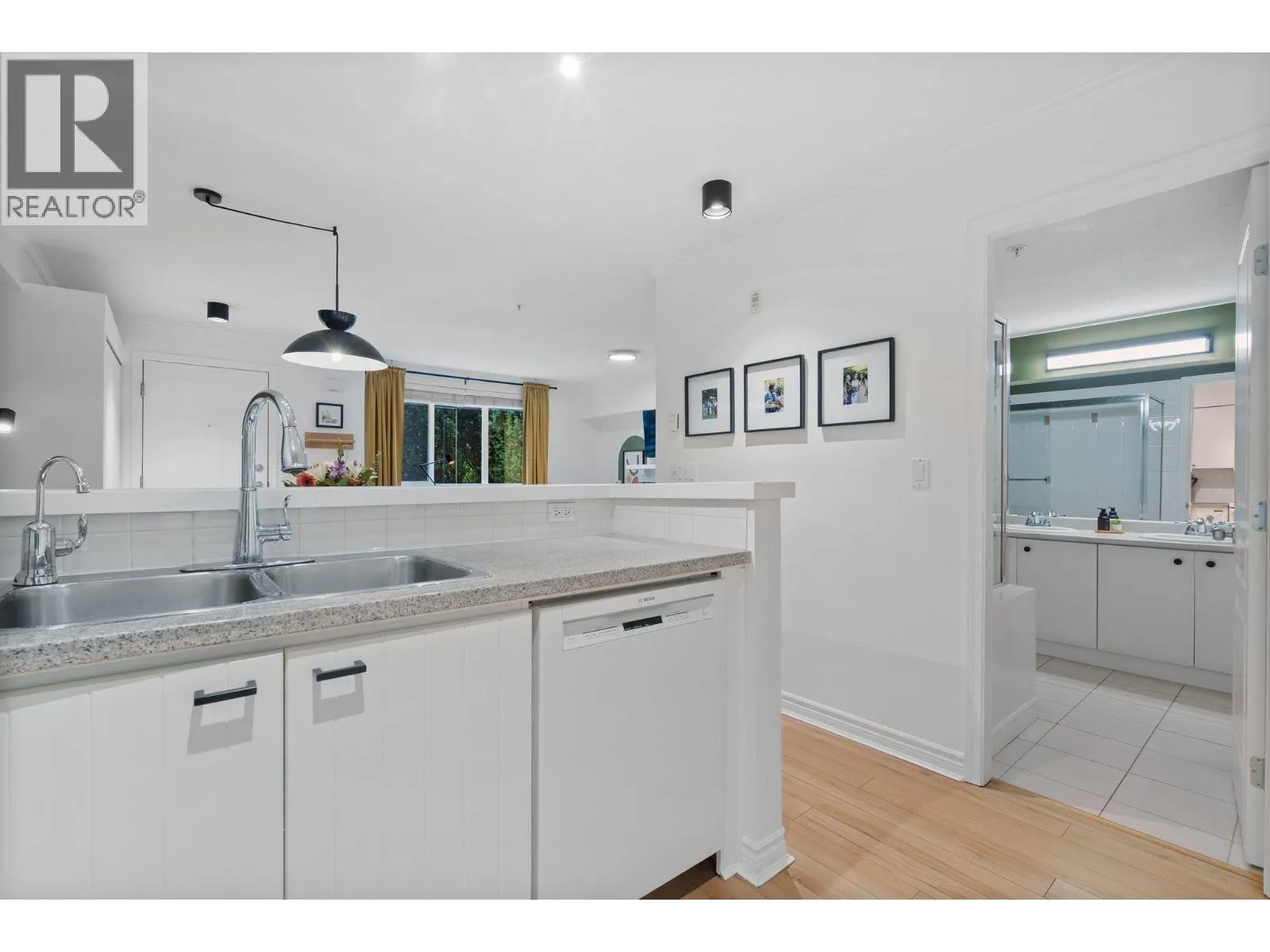 3 1005 LYNN VALLEY ROAD