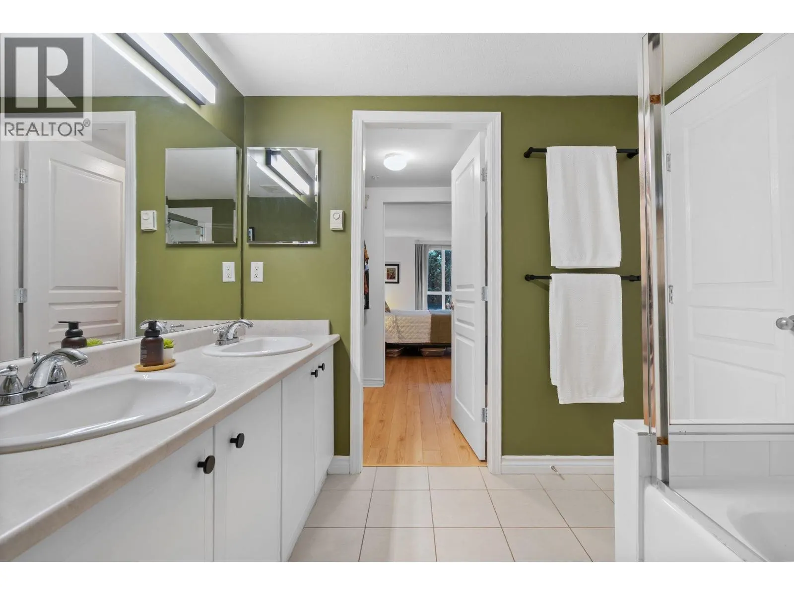 3 1005 LYNN VALLEY ROAD