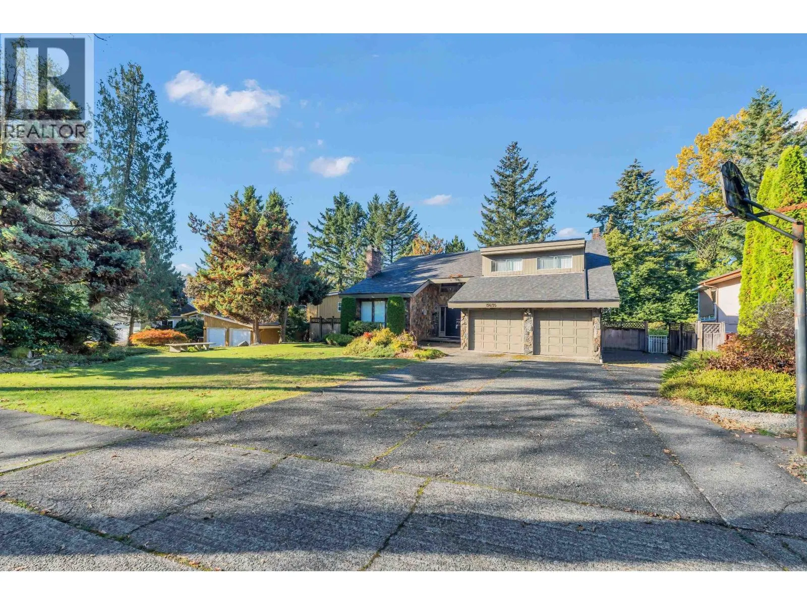 3635 LYNNDALE CRESCENT