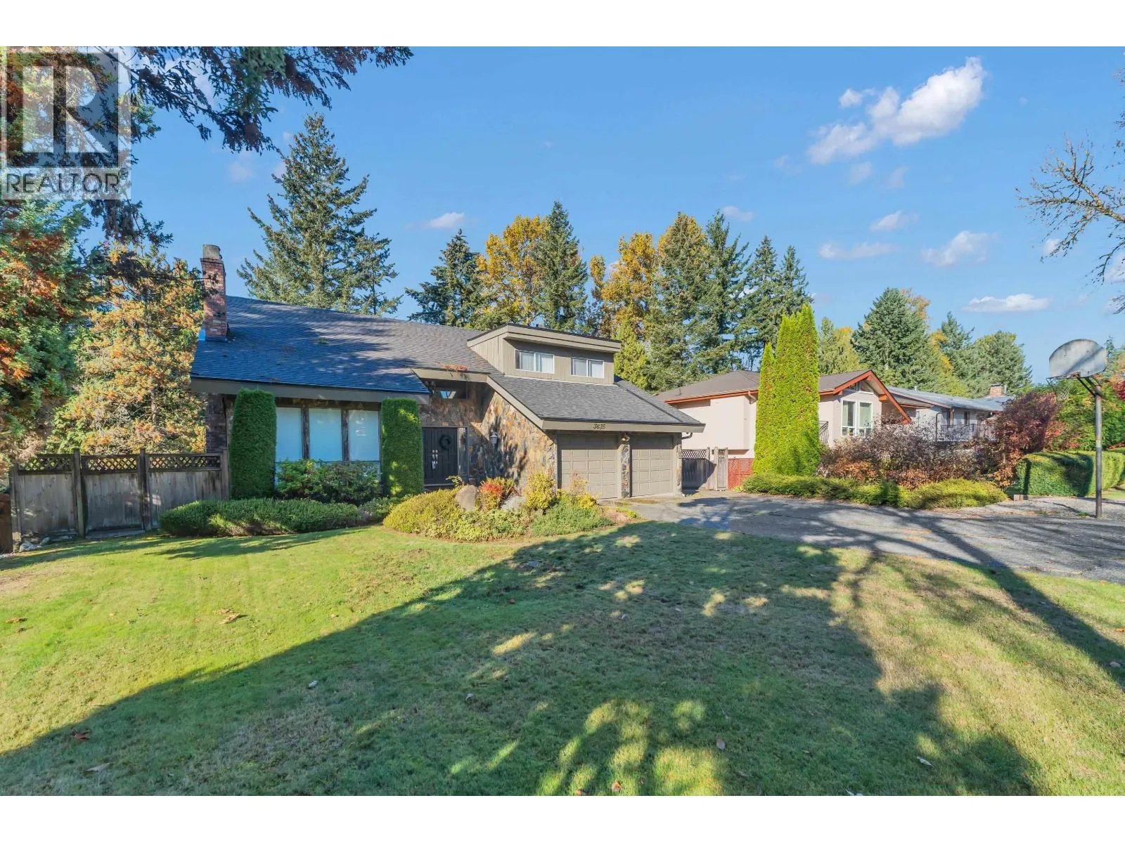 3635 LYNNDALE CRESCENT