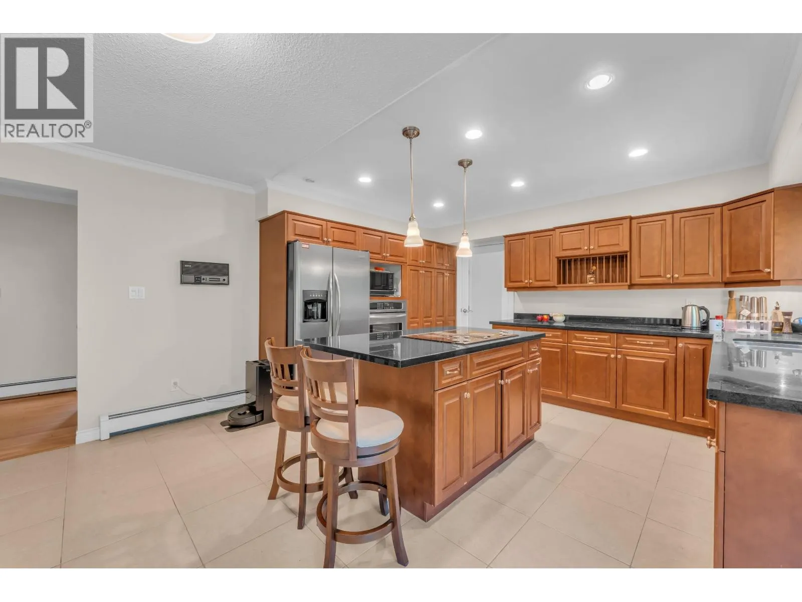 3635 LYNNDALE CRESCENT