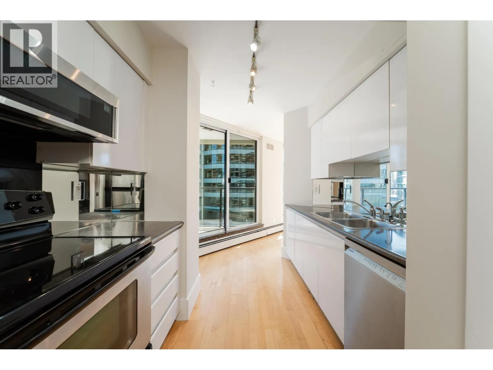 905 1010 BURNABY STREET
