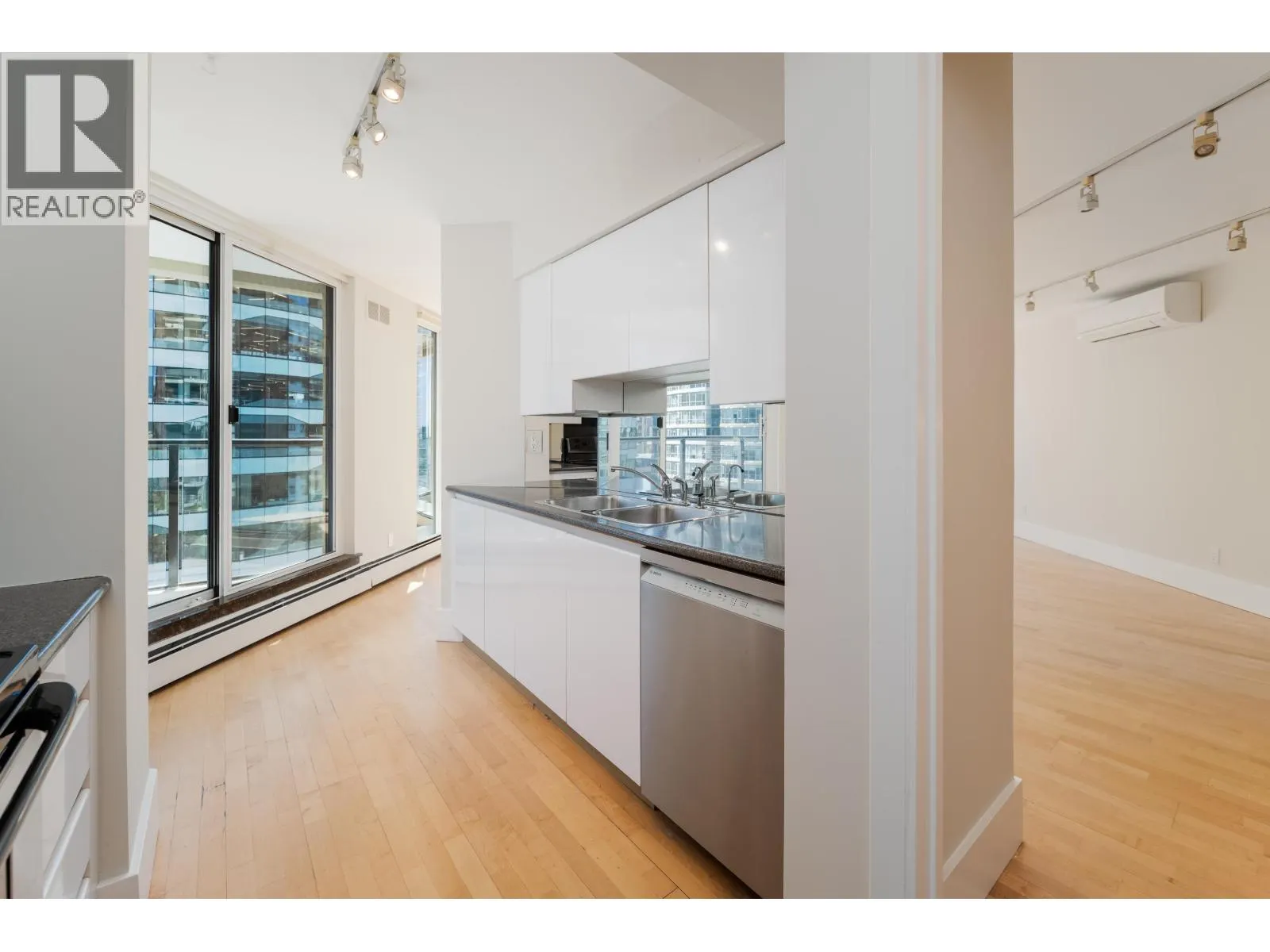 905 1010 BURNABY STREET