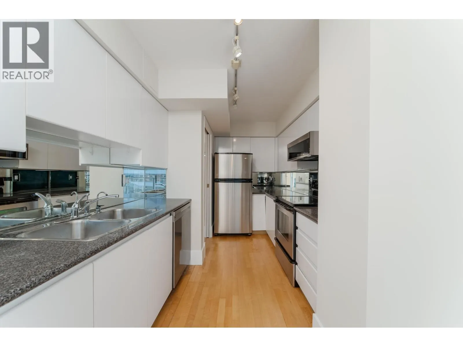 905 1010 BURNABY STREET