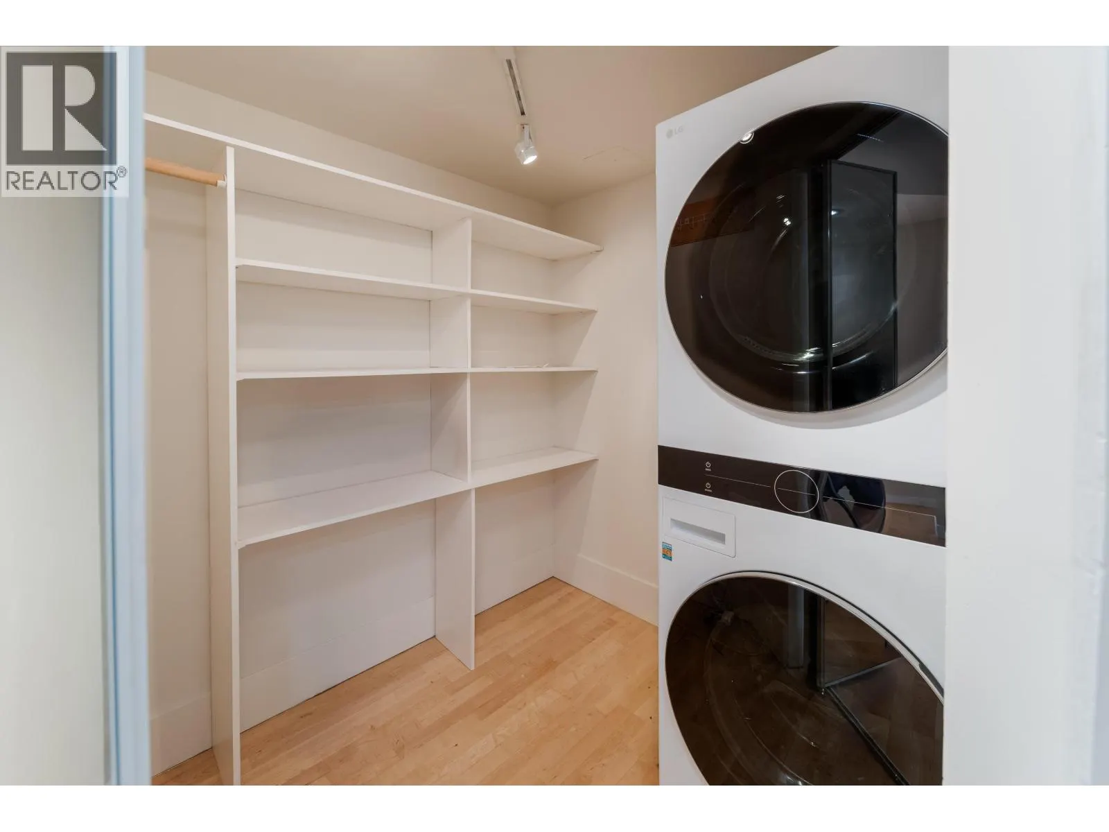 905 1010 BURNABY STREET