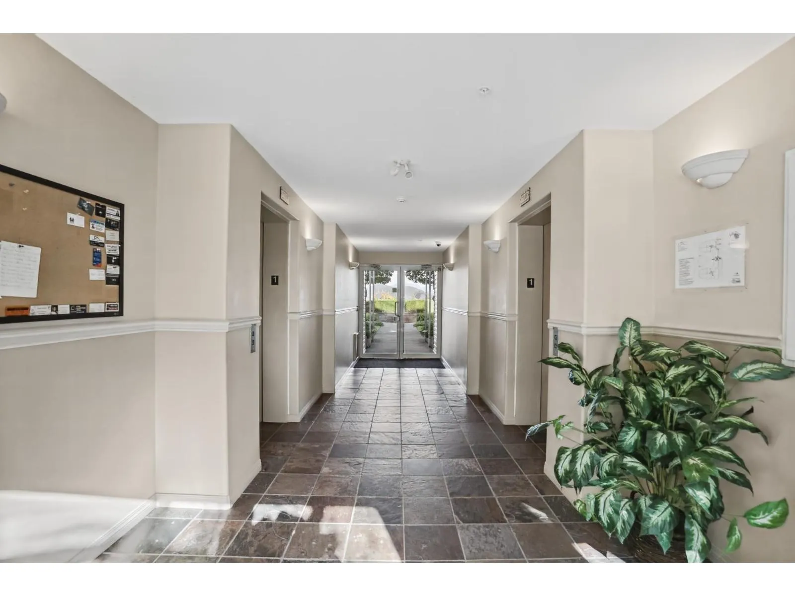 412 328 ESPLANADE AVENUE|Harrison Hot Springs