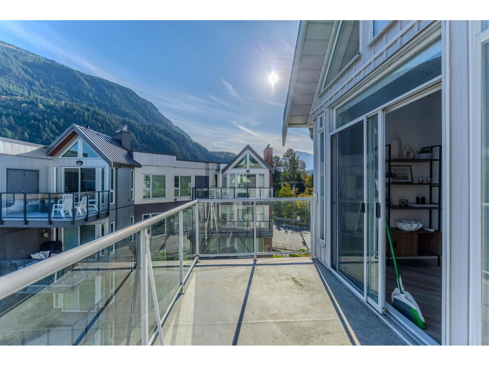 412 328 ESPLANADE AVENUE|Harrison Hot Springs