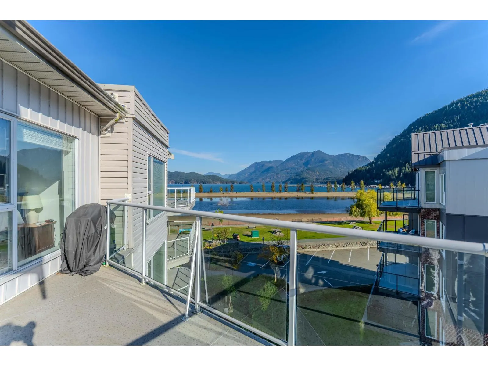 412 328 ESPLANADE AVENUE|Harrison Hot Springs