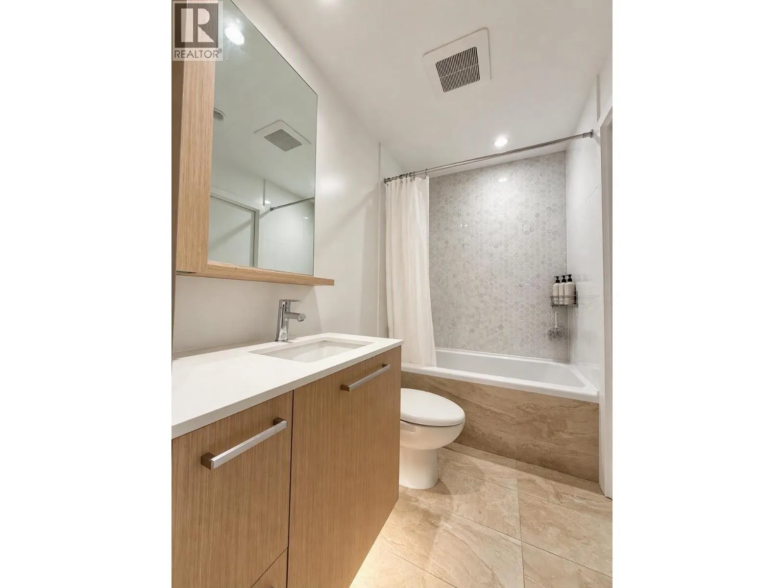 1705 567 CLARKE ROAD