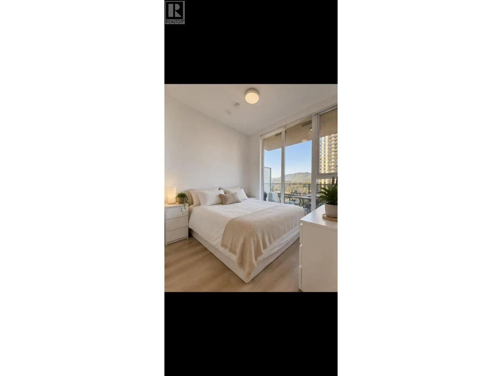 1705 567 CLARKE ROAD
