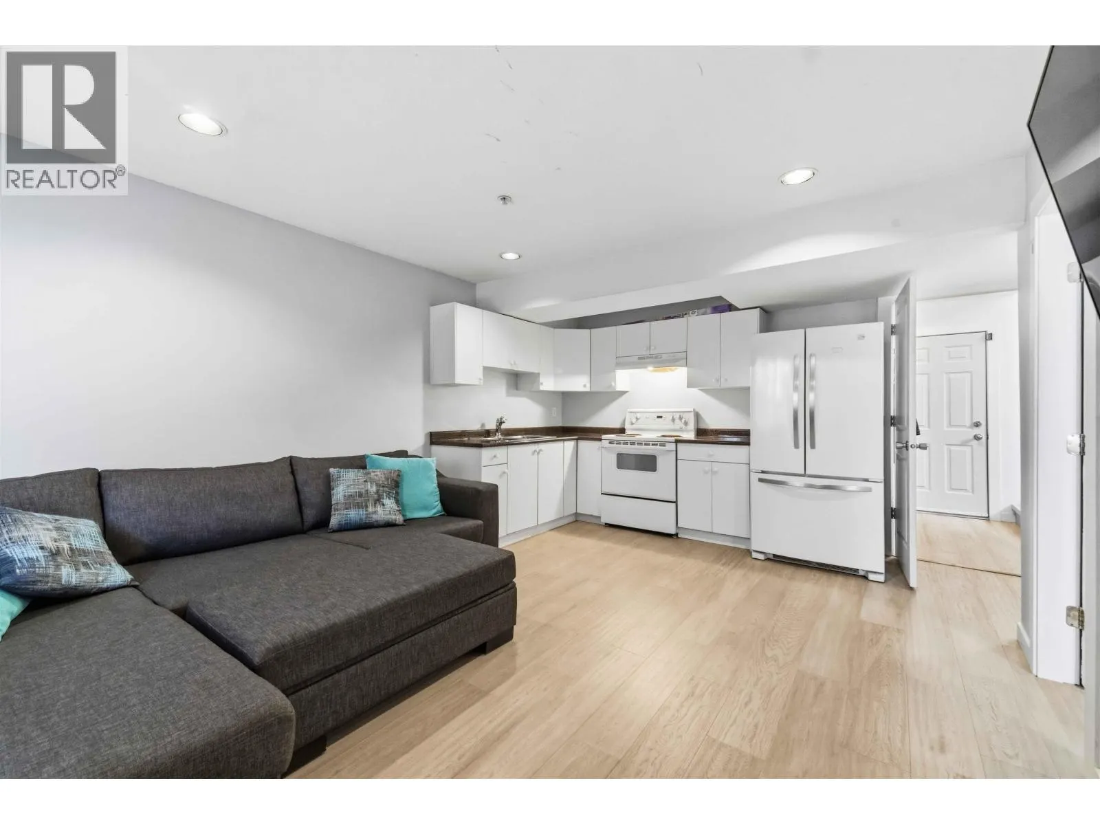 313 3000 RIVERBEND DRIVE