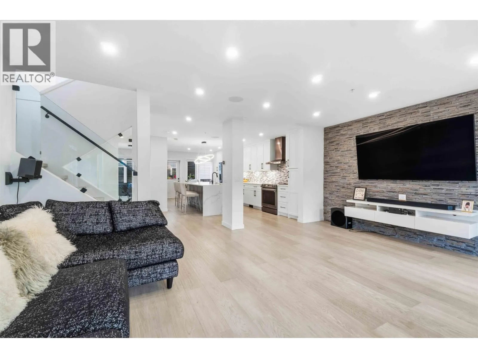 313 3000 RIVERBEND DRIVE
