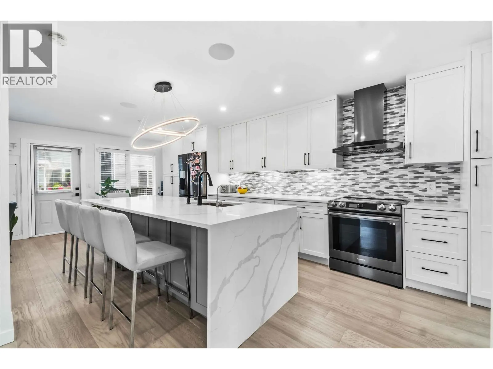 313 3000 RIVERBEND DRIVE