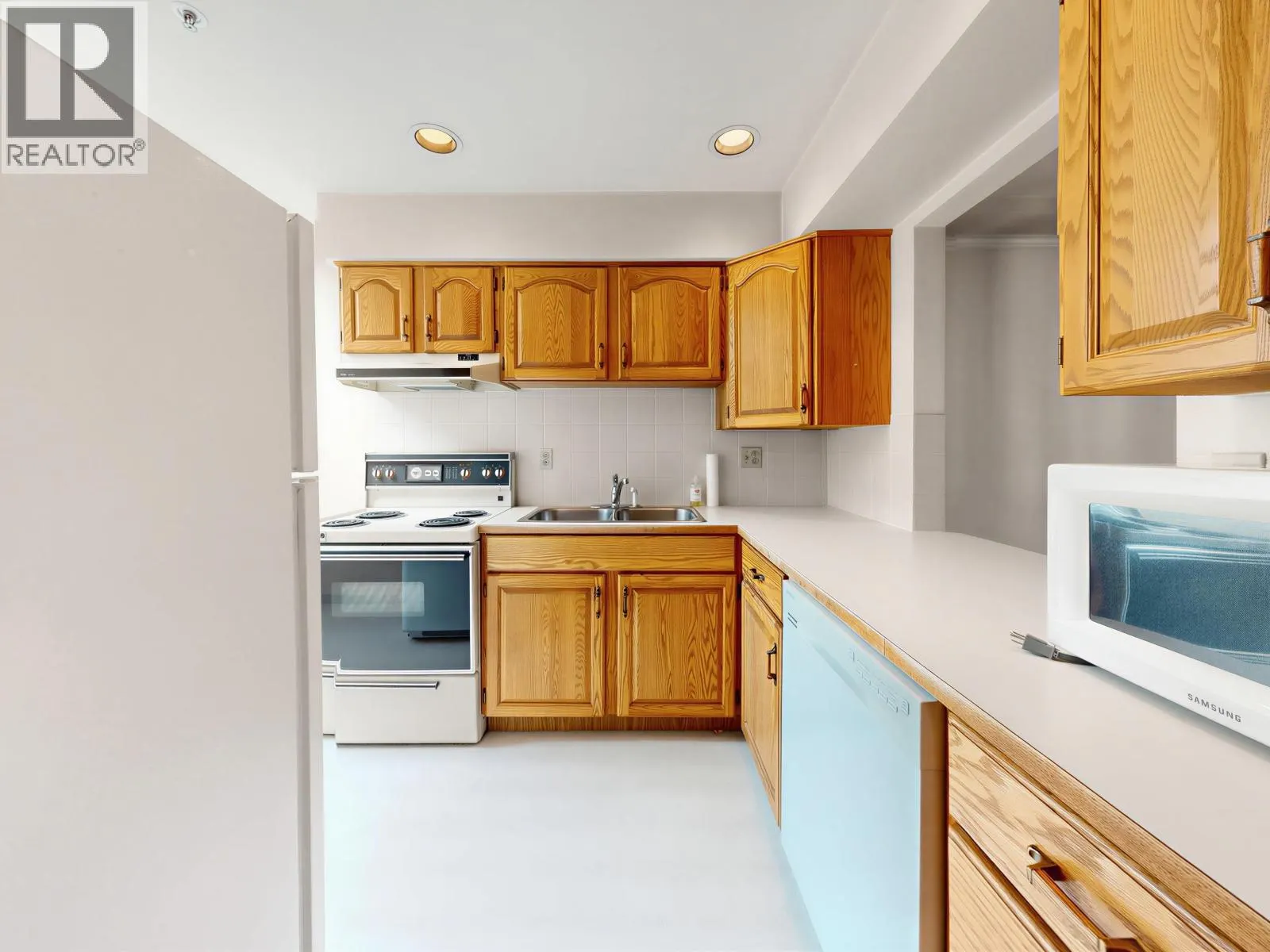 10 7110 BARNET ROAD