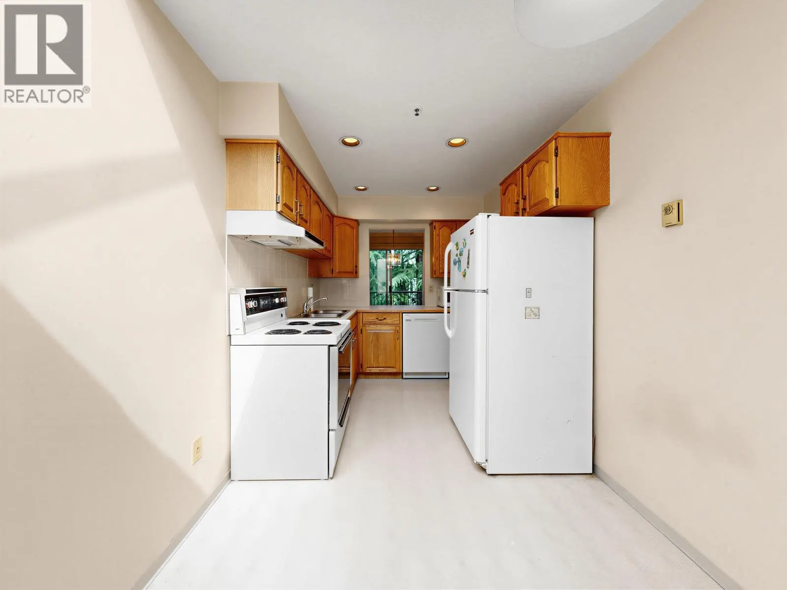 10 7110 BARNET ROAD