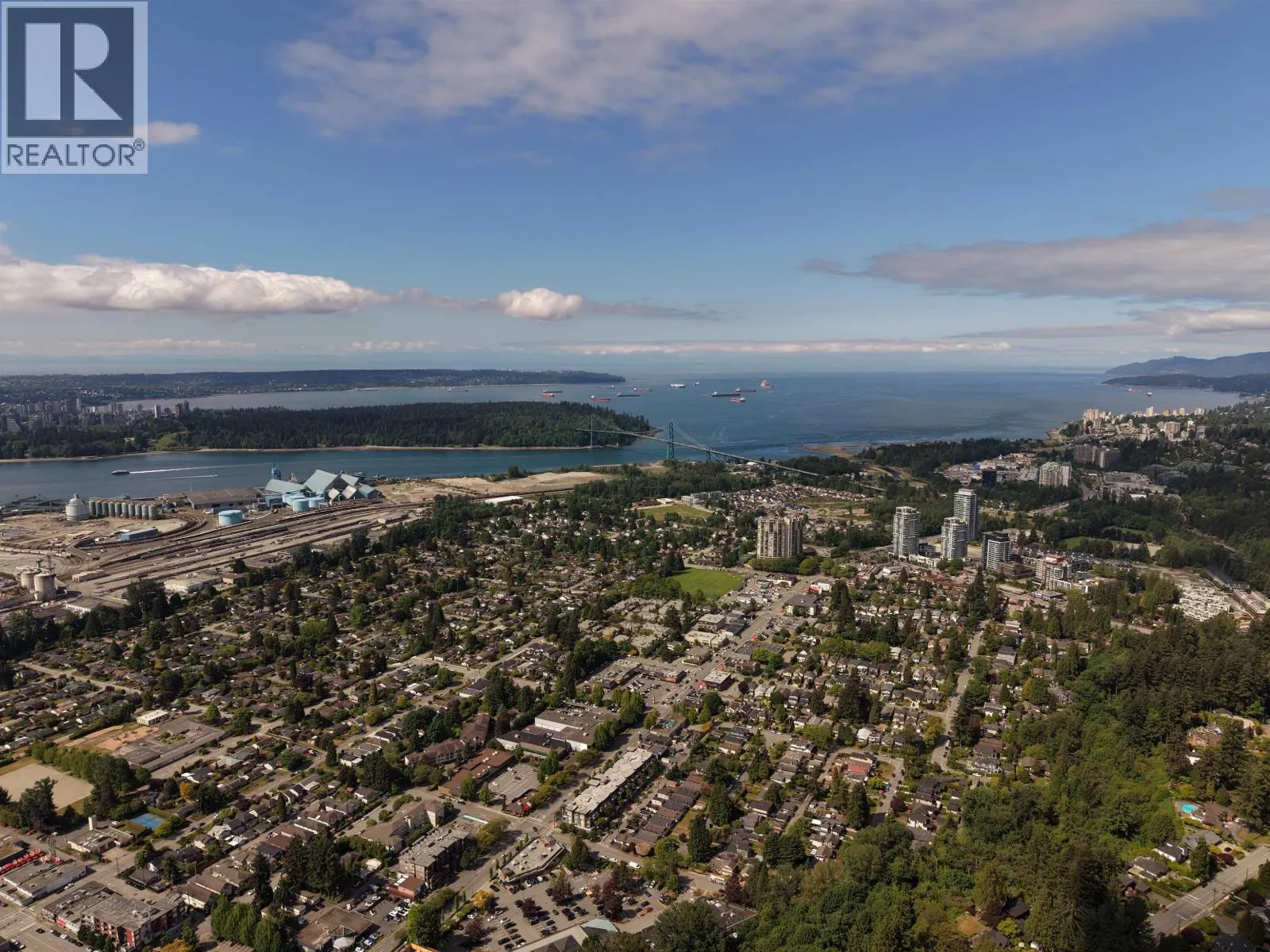 201 1330 MARINE DRIVE