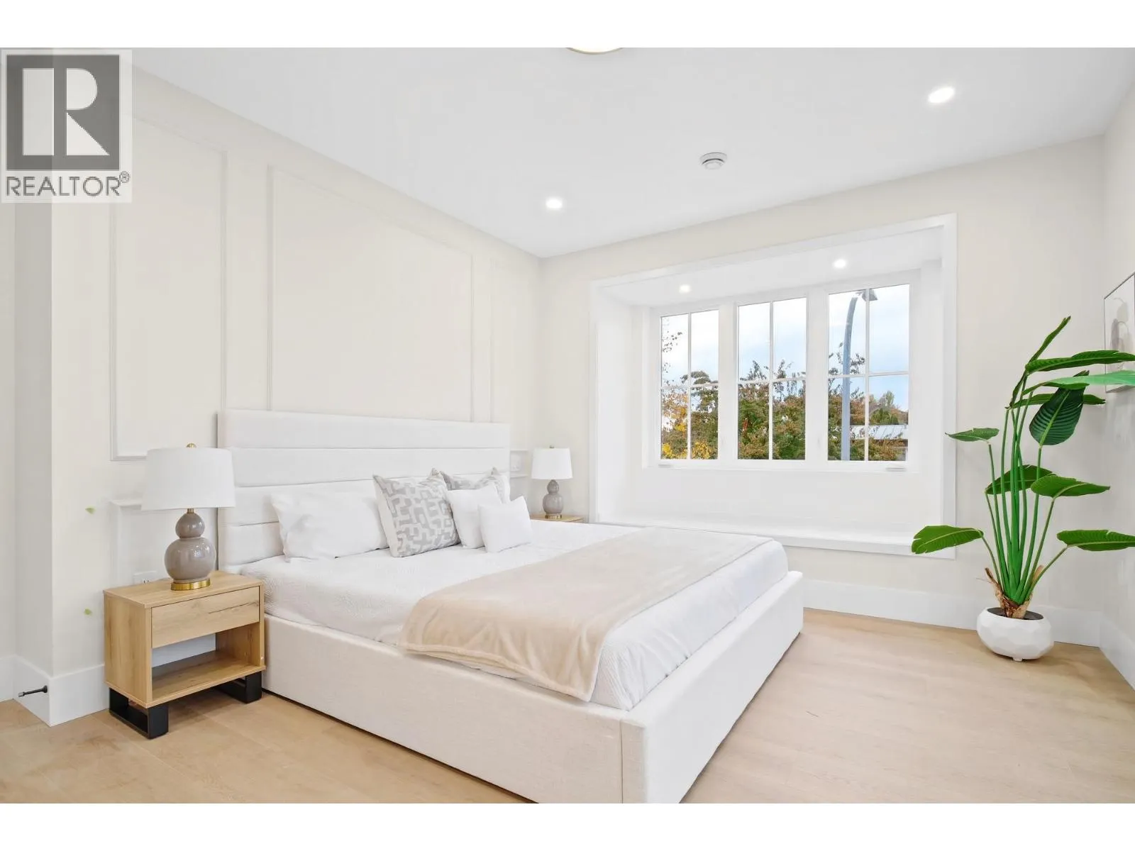 2 8391 RIDEAU DRIVE