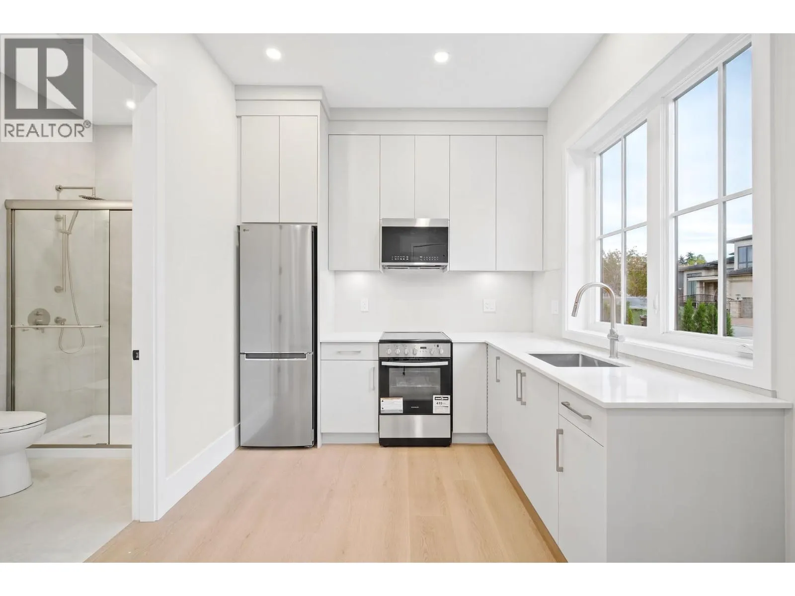 2 8391 RIDEAU DRIVE