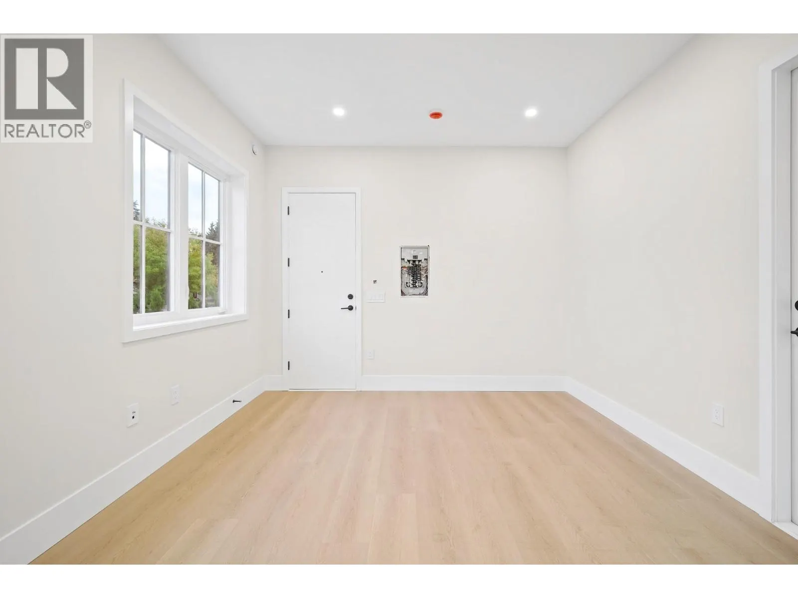2 8391 RIDEAU DRIVE