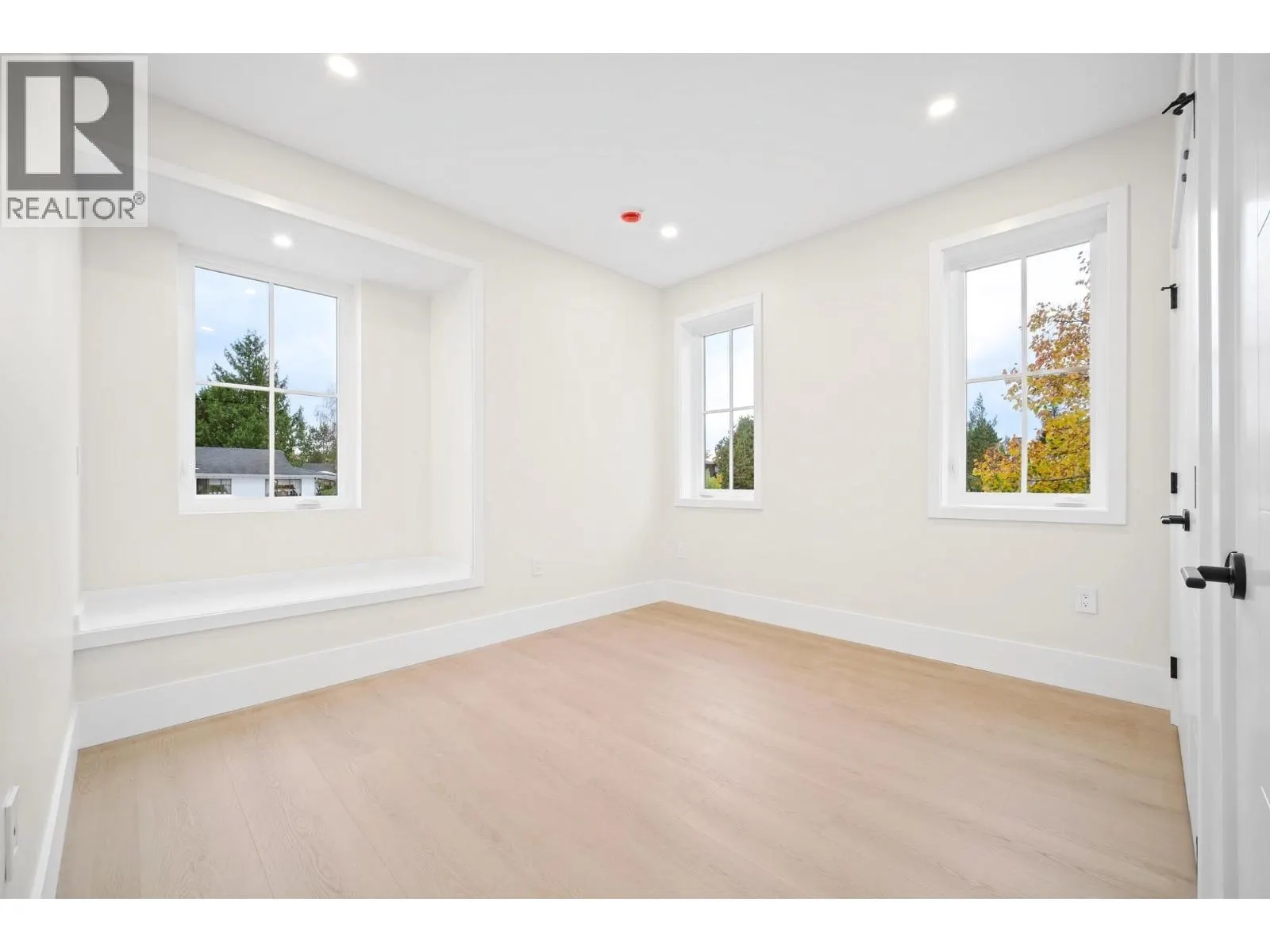 2 8391 RIDEAU DRIVE