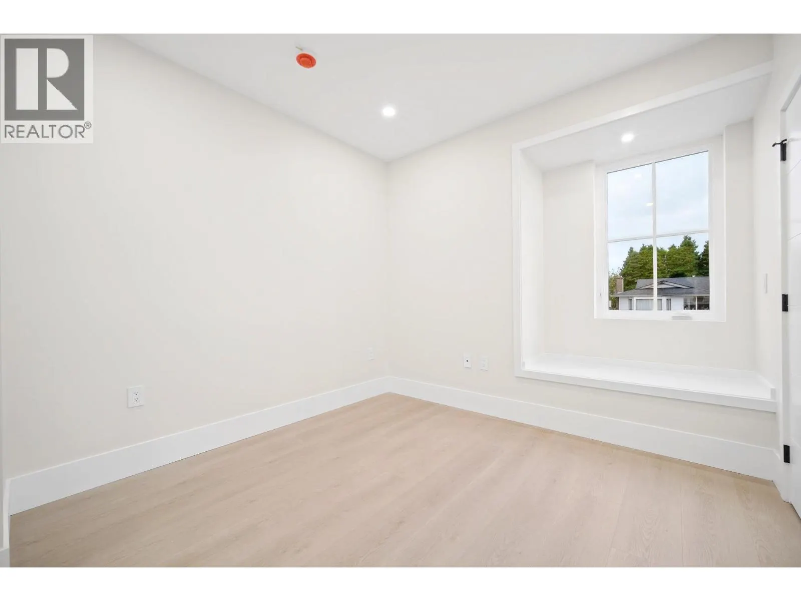 2 8391 RIDEAU DRIVE
