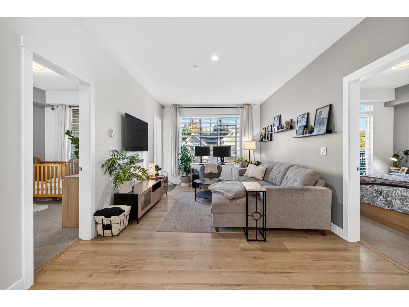 B306 20487 65 AVENUE