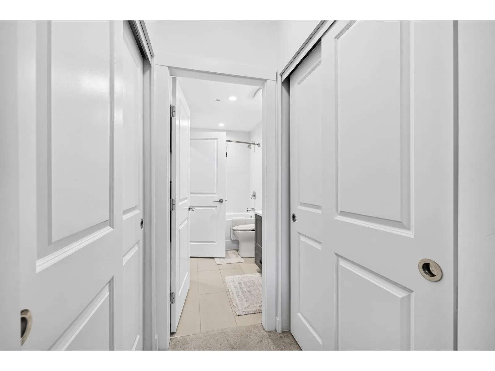 B306 20487 65 AVENUE