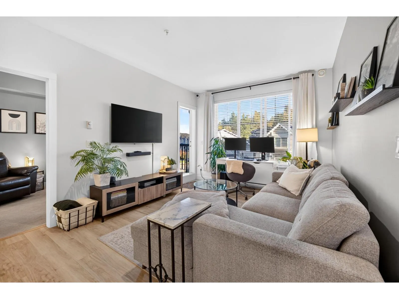 B306 20487 65 AVENUE