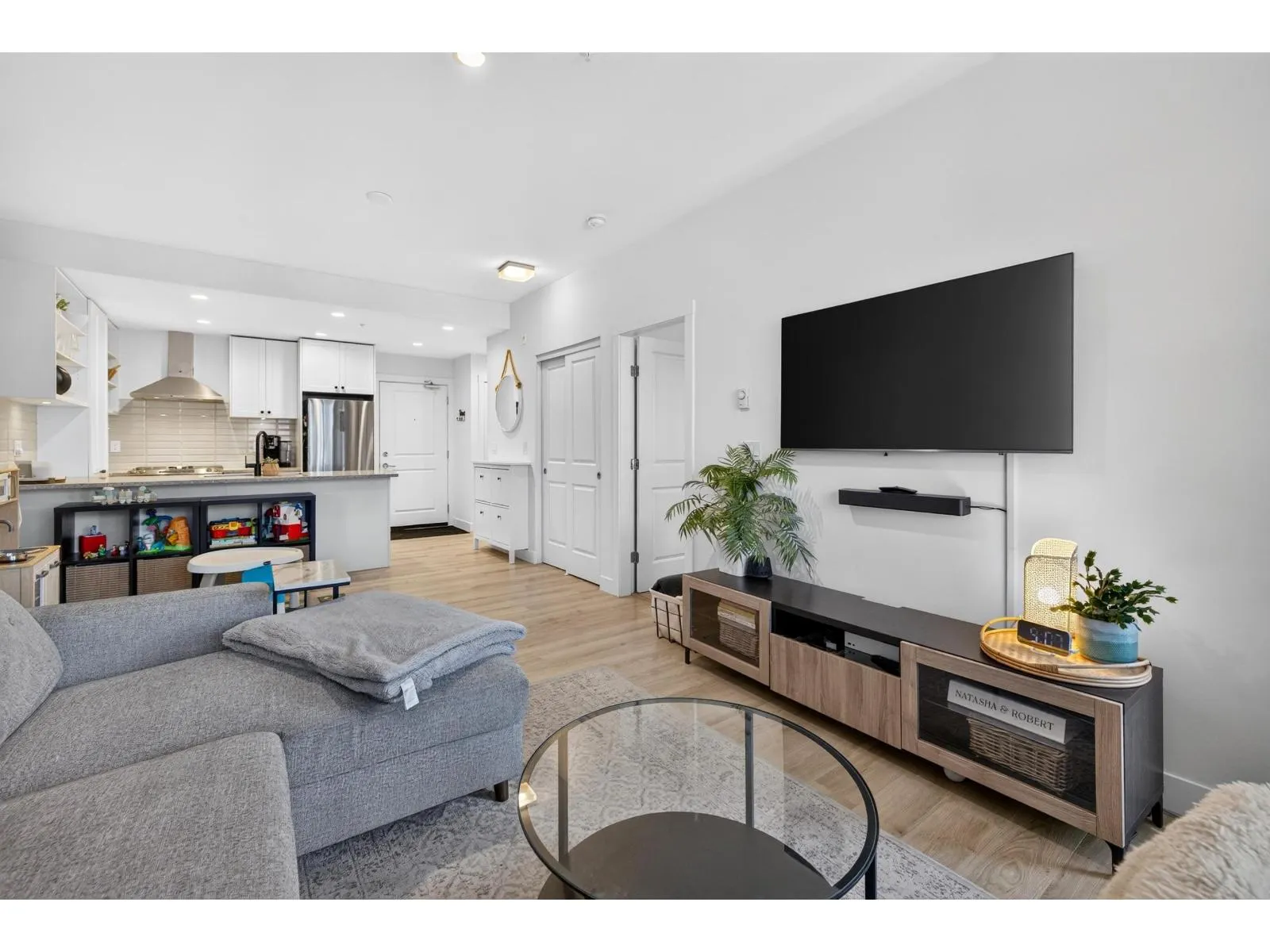 B306 20487 65 AVENUE