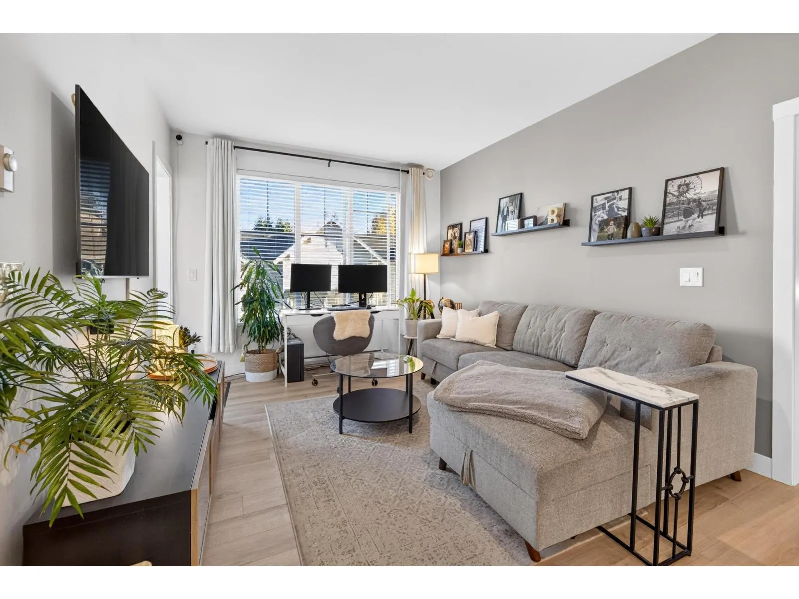 B306 20487 65 AVENUE