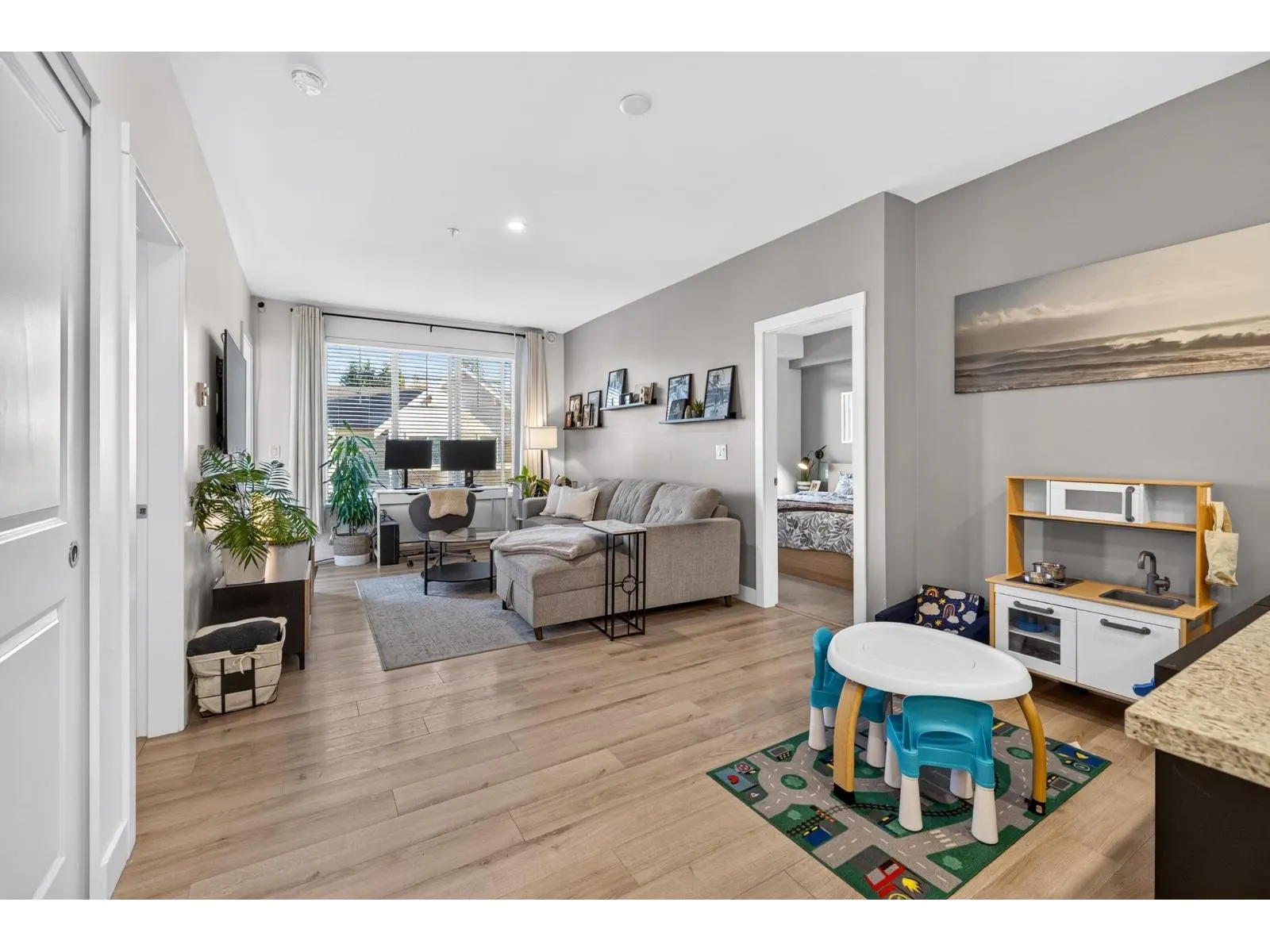 B306 20487 65 AVENUE