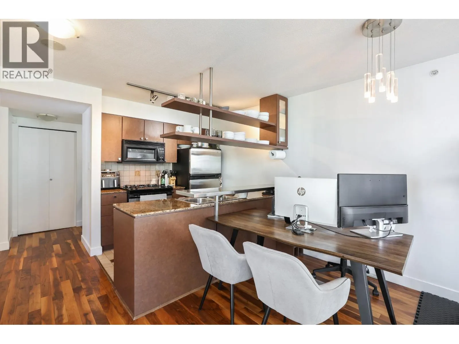 1906 1438 RICHARDS STREET