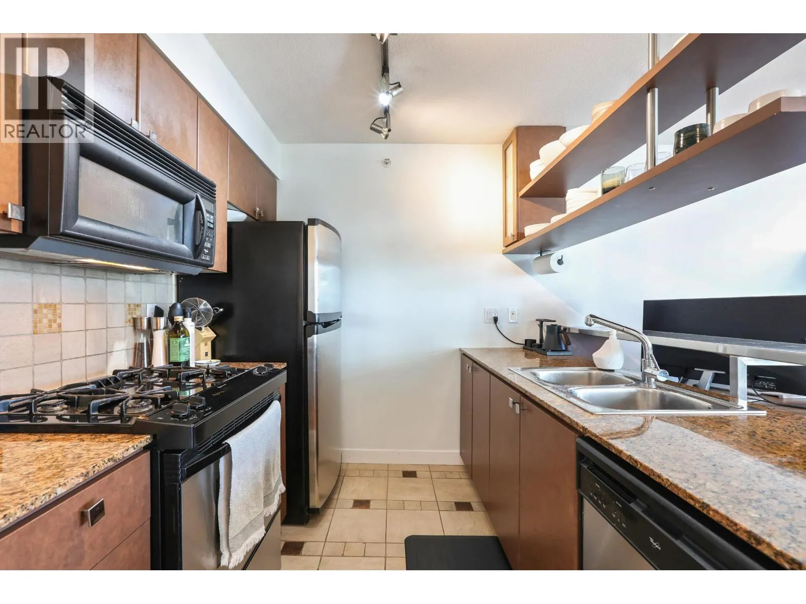 1906 1438 RICHARDS STREET