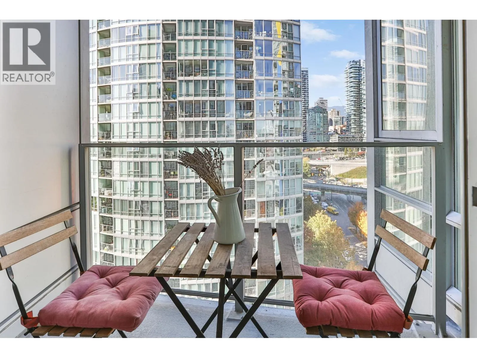 1906 1438 RICHARDS STREET