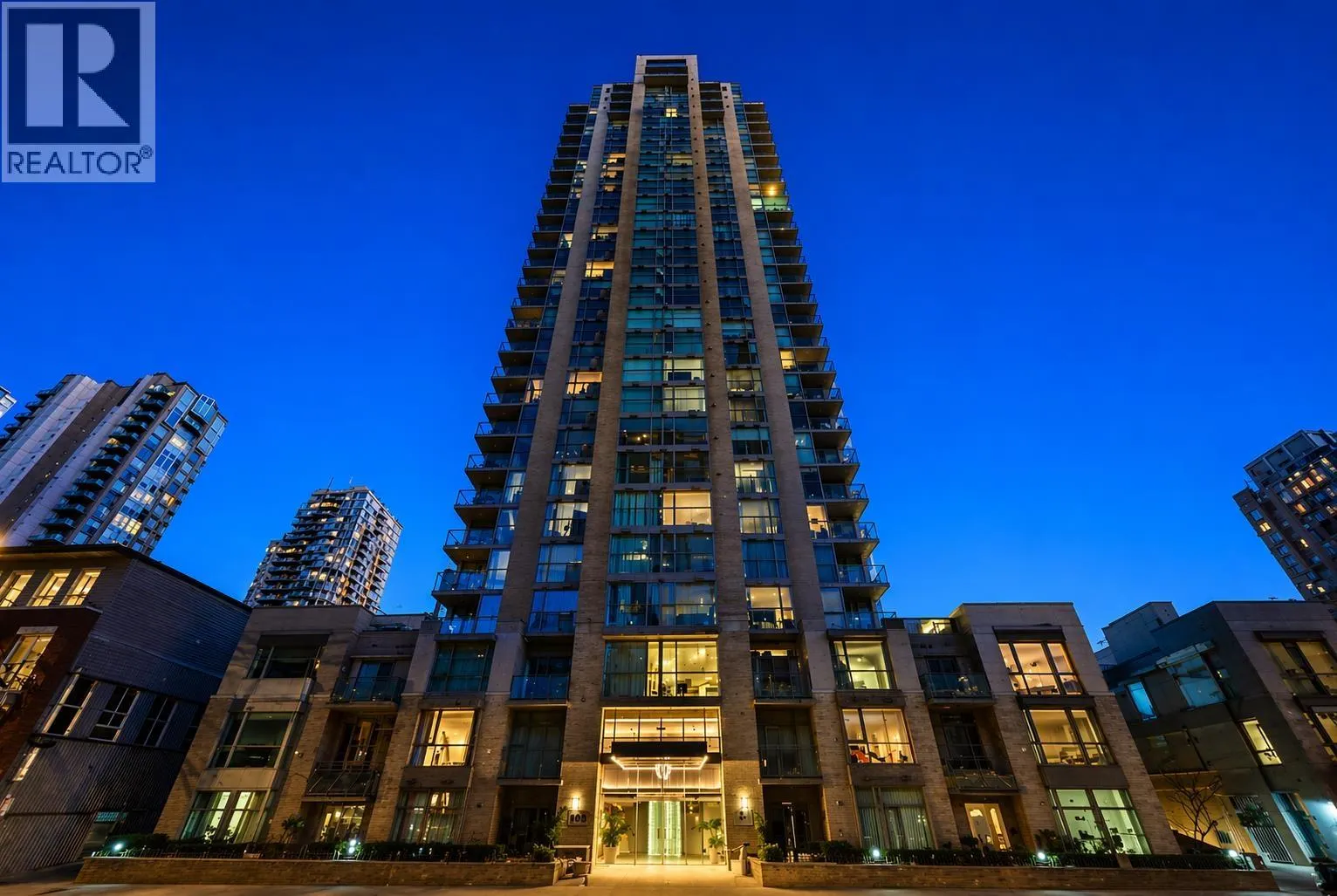 1805 928 RICHARDS STREET