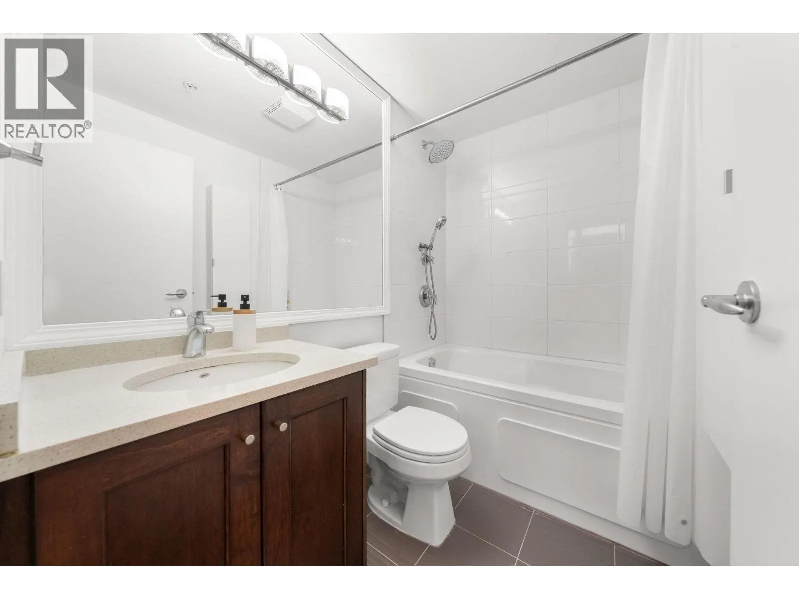 1805 928 RICHARDS STREET