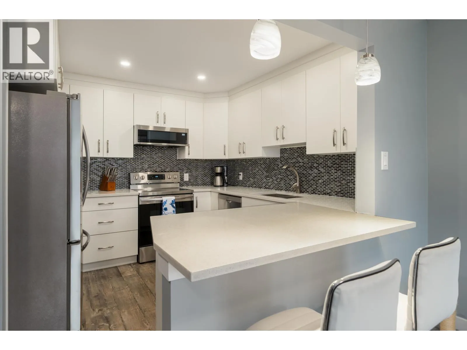 16 12120 189A STREET
