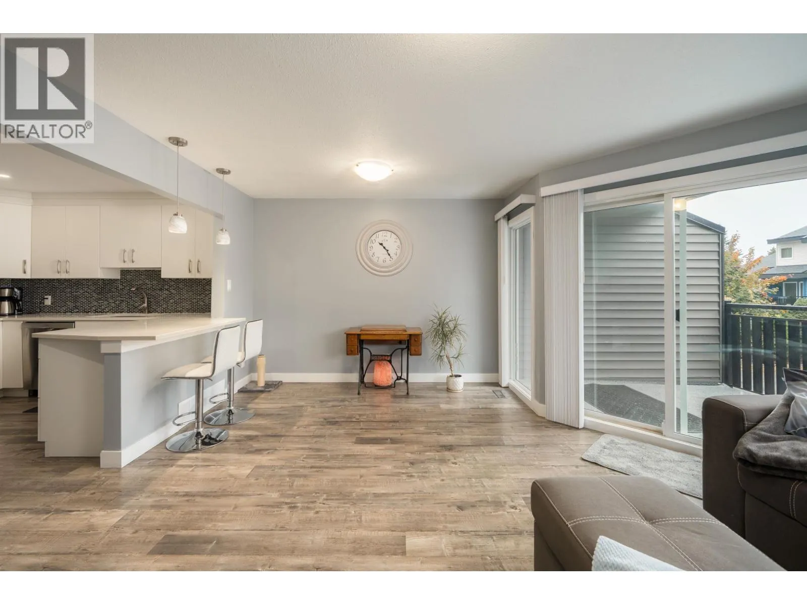 16 12120 189A STREET