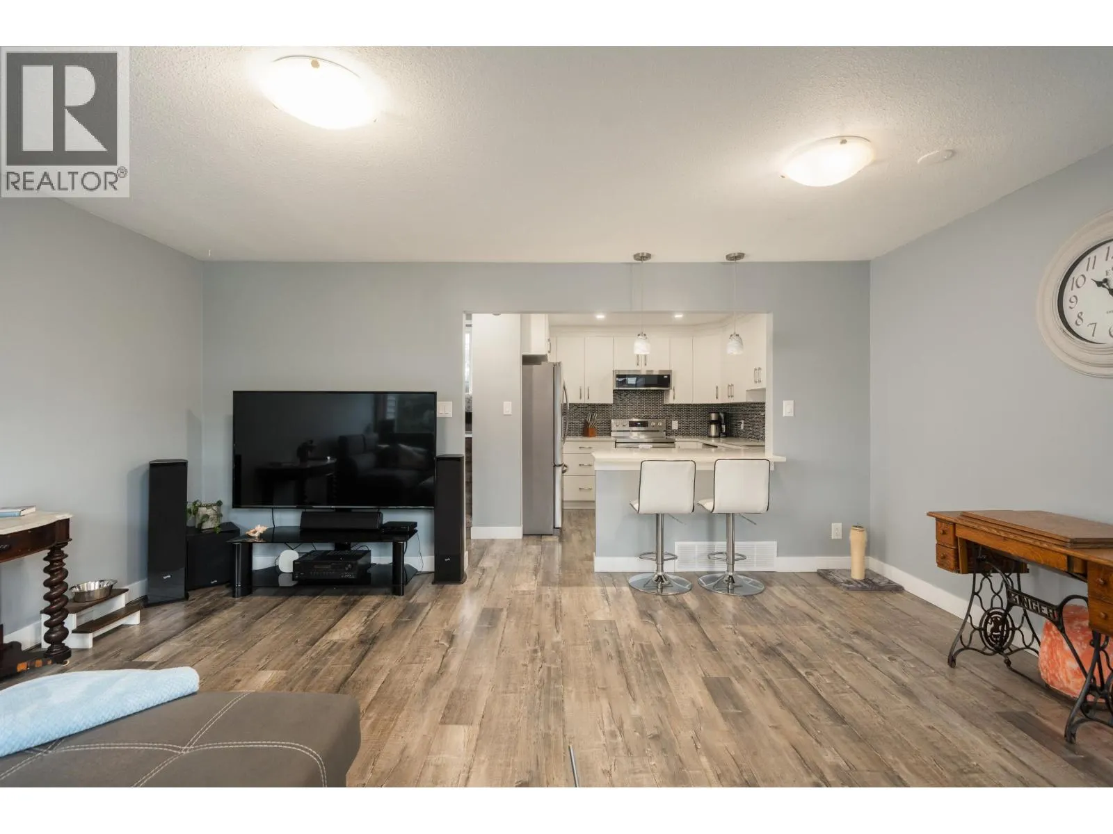 16 12120 189A STREET
