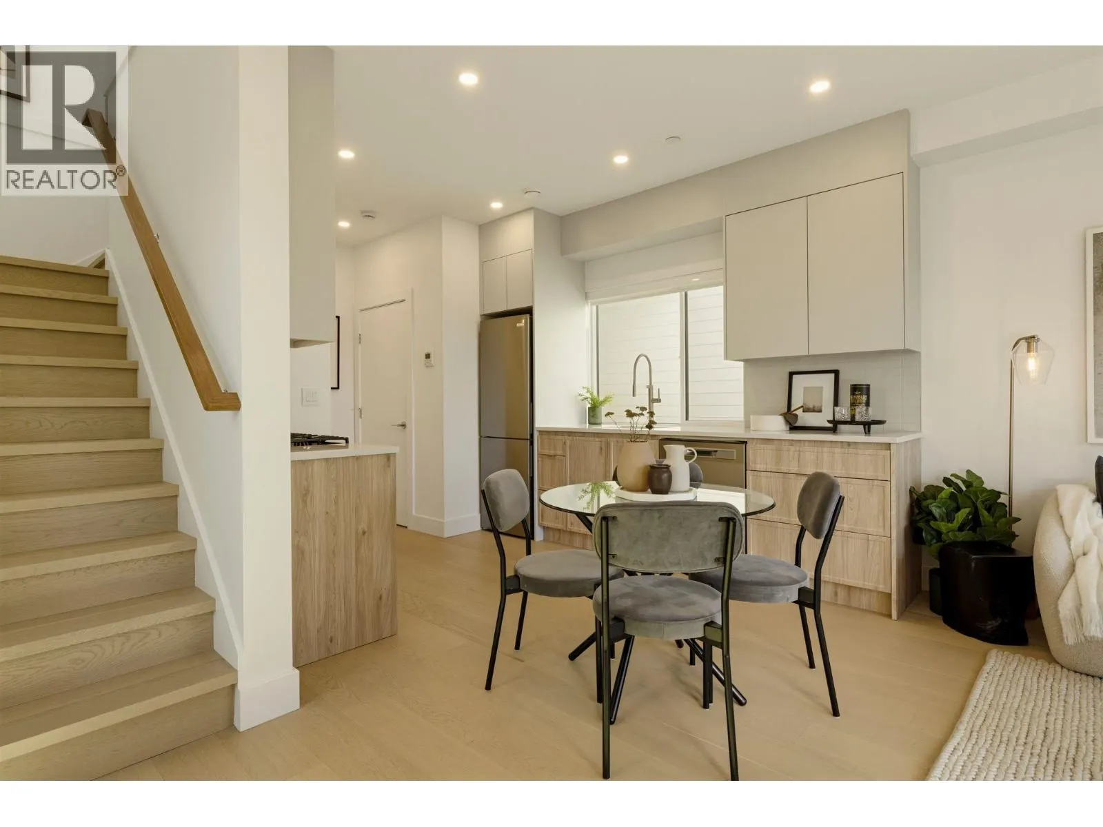 2 328 W 14TH STREET