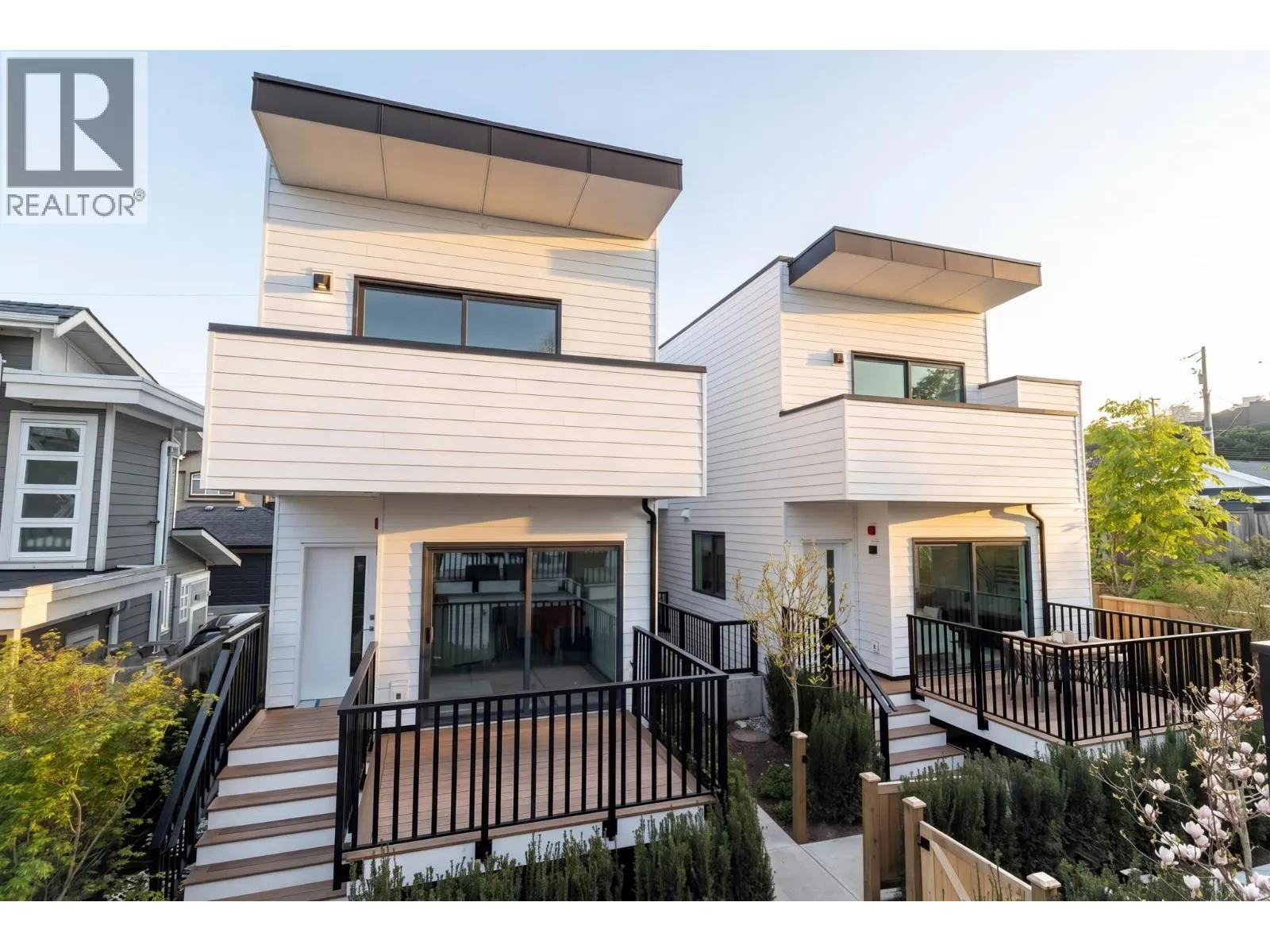 2 328 W 14TH STREET