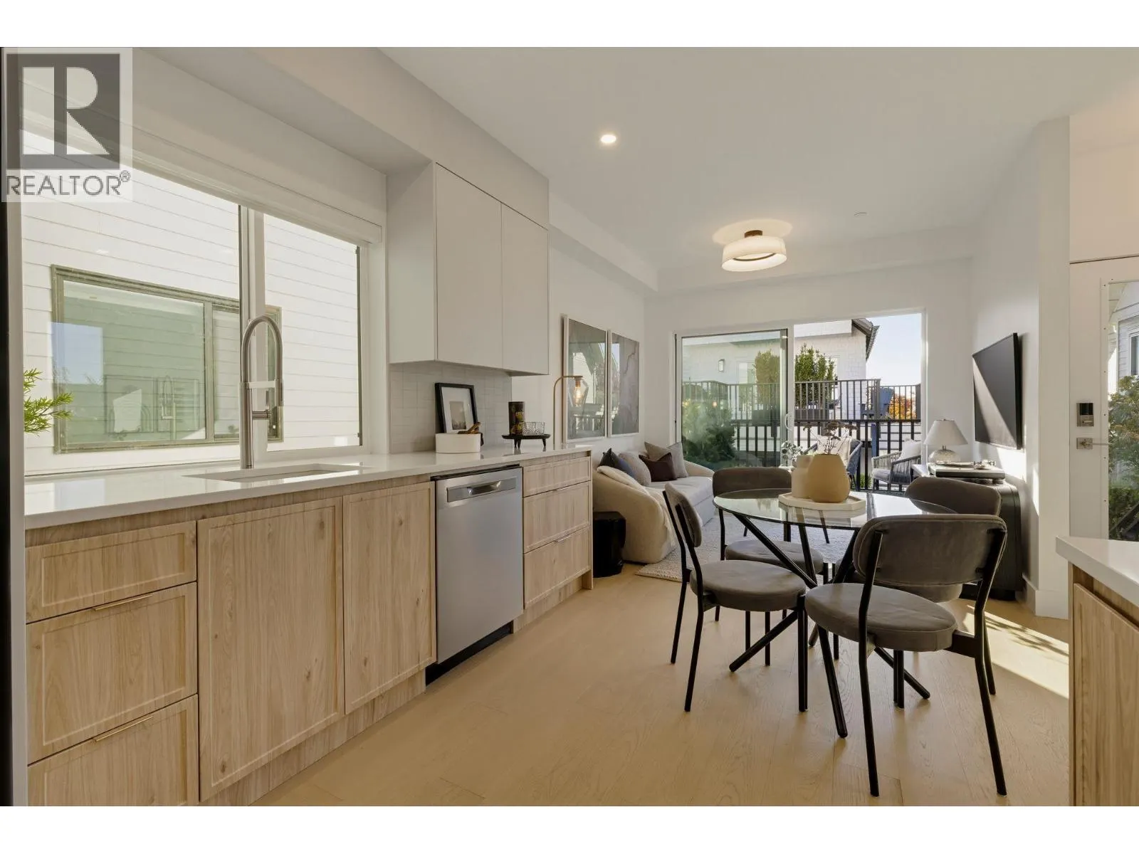 2 328 W 14TH STREET