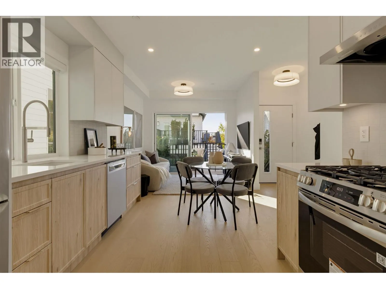 2 328 W 14TH STREET