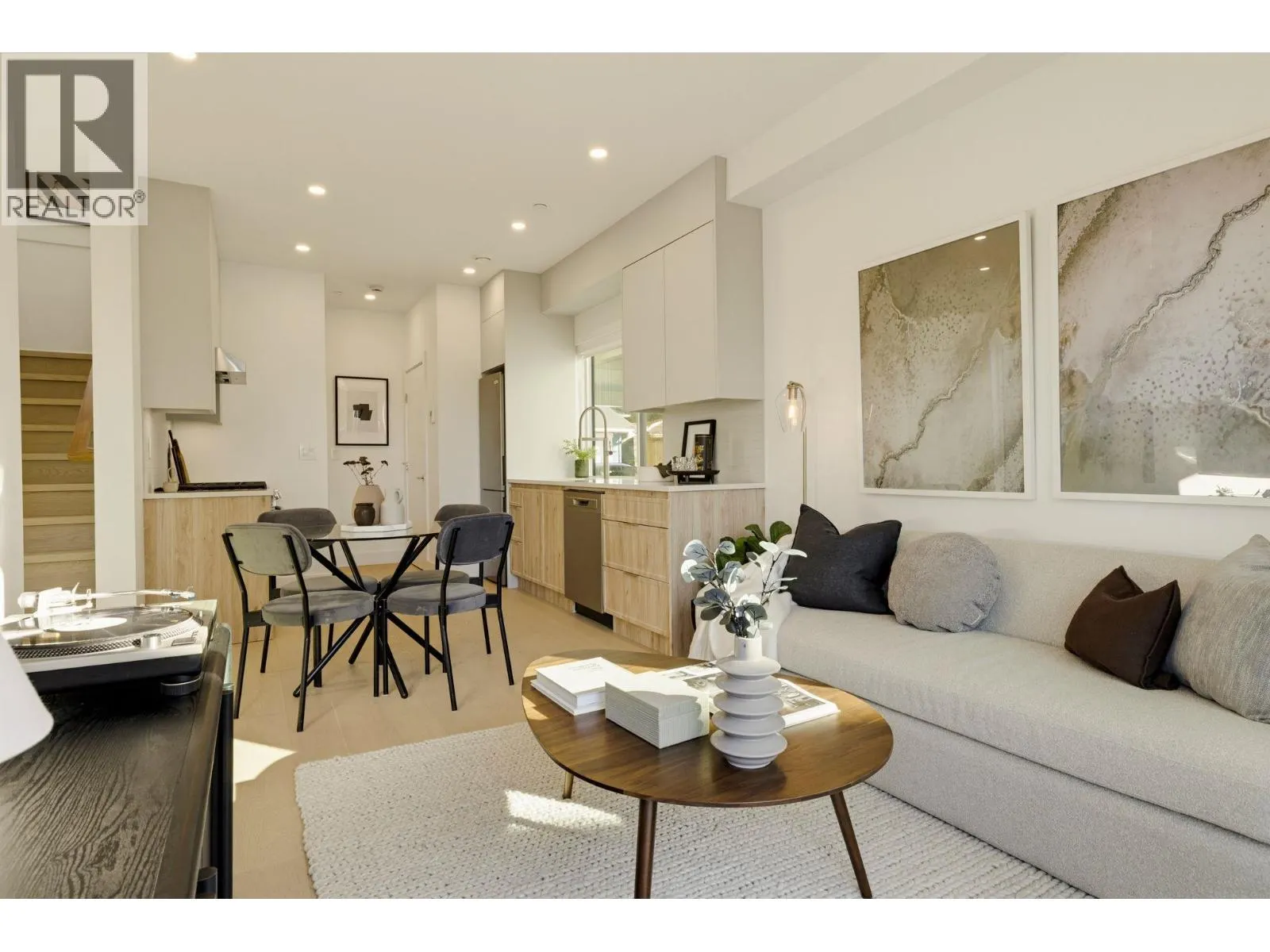 2 328 W 14TH STREET