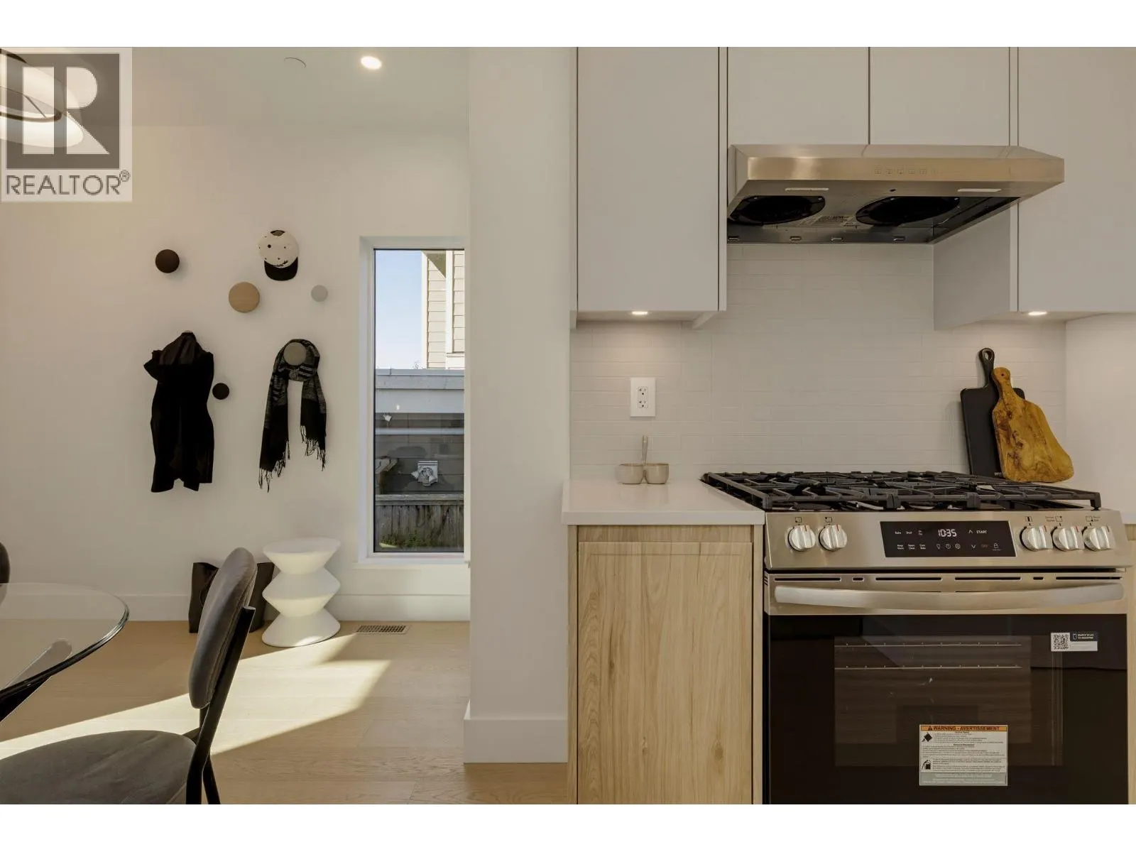 2 328 W 14TH STREET