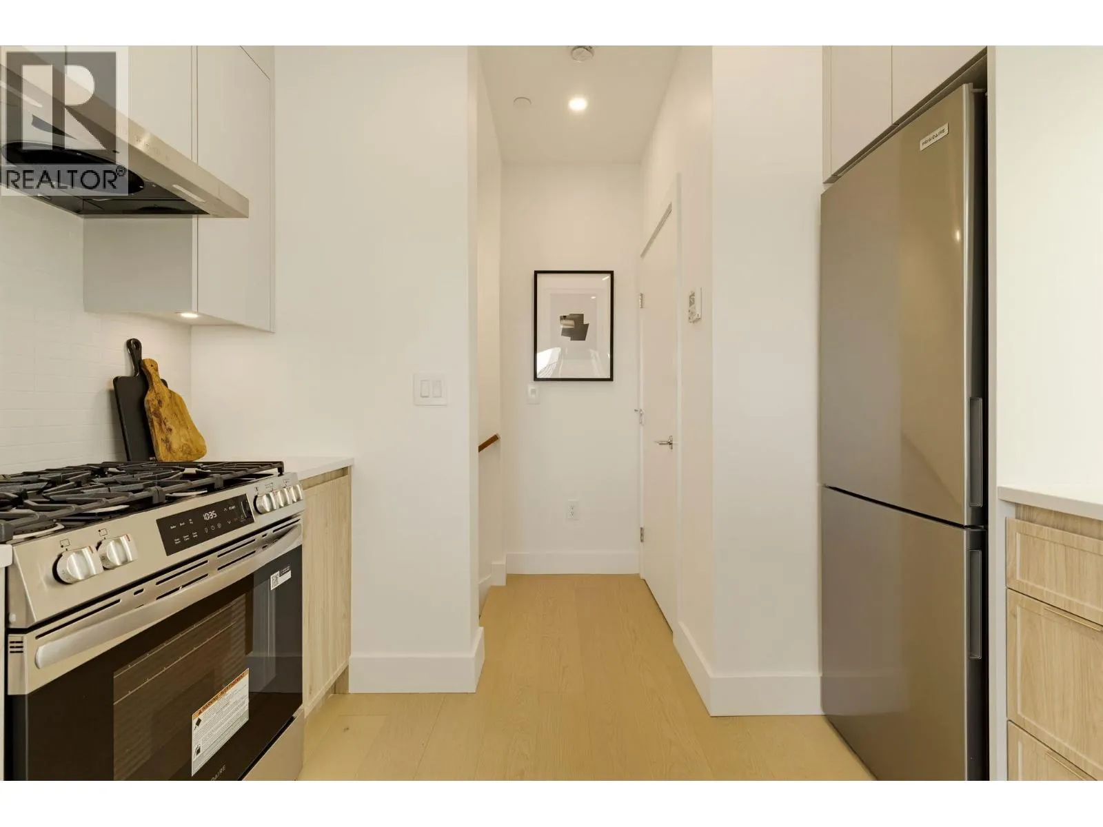 2 328 W 14TH STREET